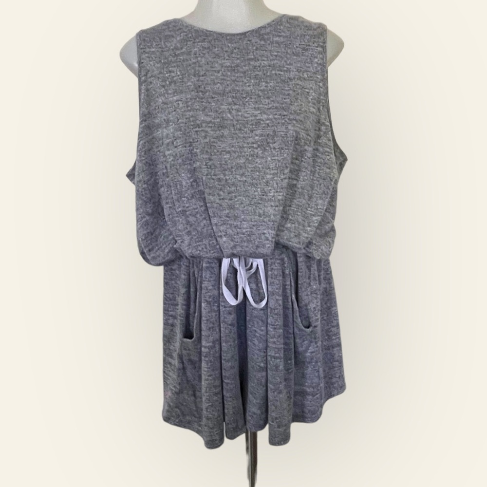 Woman’s size 20 Time and True grey romper!